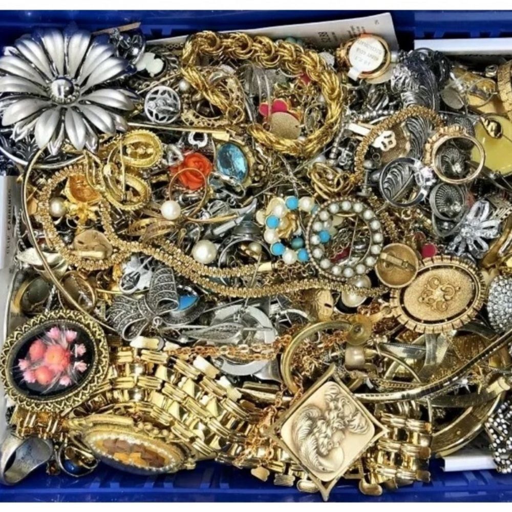1 LB Huge Estate Sale jewelry lot~ mostly wearable repair craft junk - Picture 6 of 7